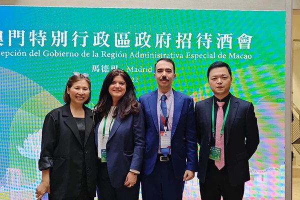 From left to right: Echo Chan, president of the Macau European Chamber of Commerce; Mónica Gracia, international director of admissions at FUNIBER; Jorge Valente, president of the Sino-Lusophone Association for Industry and the Promotion of Cultural Exchange; and Dong Chen, FUNIBER’s representative in China.
