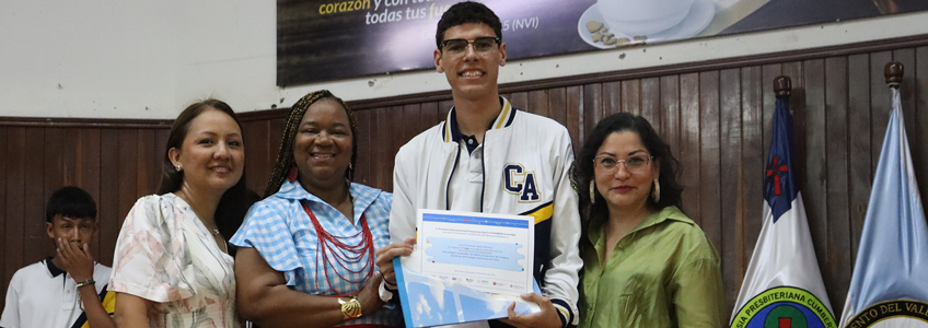 FUNIBER Presents the Award to the Winner of the International Pre-University Prize – FUNIBER Research at a Ceremony in Colombia
