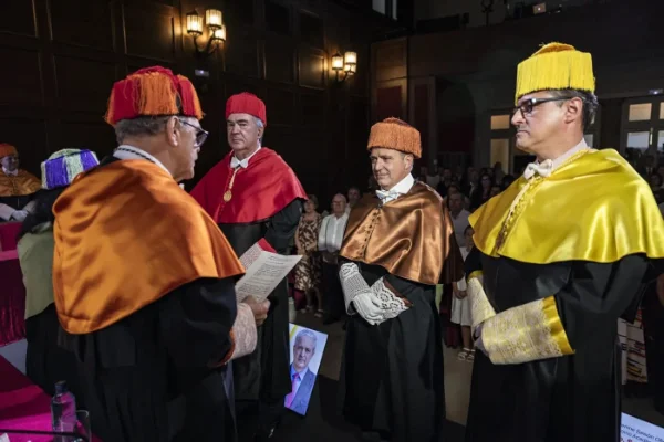 Swearing-in ceremony for Dr. Santos Gracia as a new Numerary Member of the RAED. 