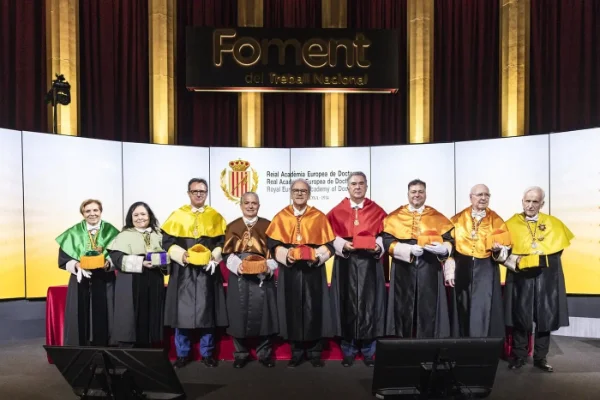 Dr. Santos Gracia Villar with members of the Governing Board of the Royal European Academy of Doctors. 